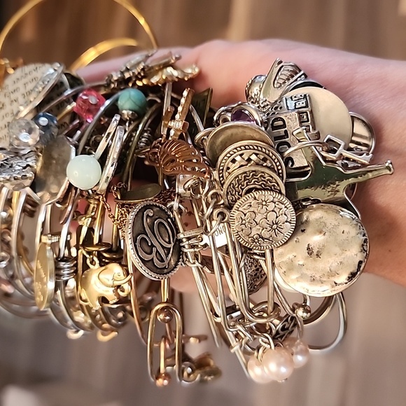 Alex & Ani type style jewelry lot of 25 bangle charm bracelets tree cross misc - Picture 11 of 11
